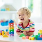 Giochi per bambini da fare in casa in inverno: 5 idee per quando fuori fa freddo