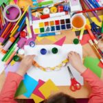 Lavoretti per bambini da fare con cartoncini colorati e carta crespa: 5 idee divertenti e originali