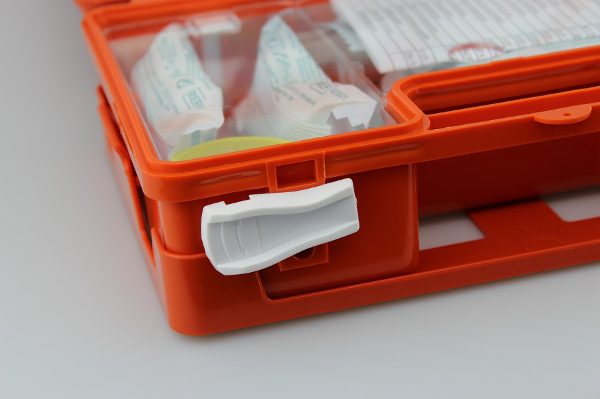 Cassetta di pronto soccorso in ufficio: cosa deve contenere secondo la normativa vigente