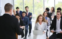 Formazione aziendale in estate? Ecco gli strumenti per aule, sale riunioni e corsi in sede